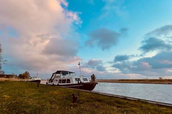 Verhuurboot op het Friese water 